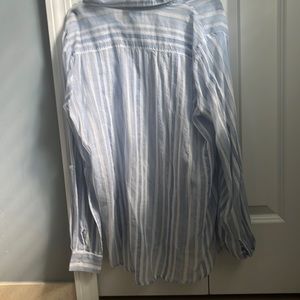 Westport 1962 blue and white striped button down shirt. Size small.